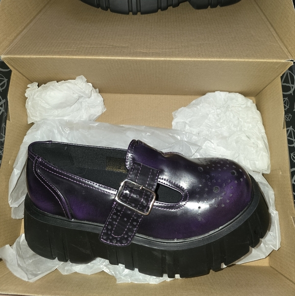 T.U.K Black Platform Oxfords - Picture 2 of 4